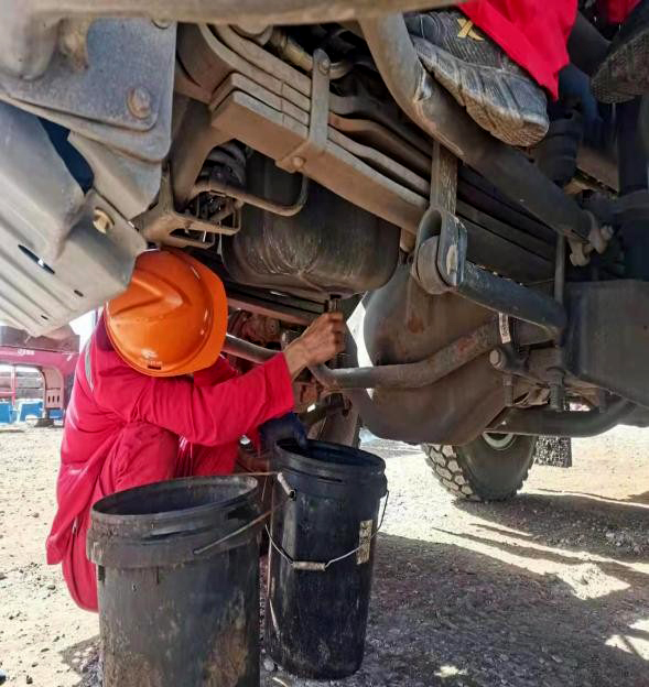 施工前對(duì)設(shè)備進(jìn)行全面維護(hù)和保養(yǎng)1.jpg 施工前對(duì)設(shè)備進(jìn)行全面維護(hù)和保養(yǎng)1.jpg