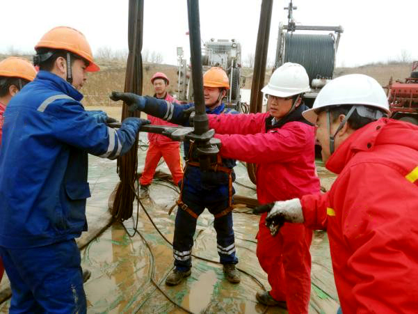 現(xiàn)場(chǎng)指導(dǎo).jpg 現(xiàn)場(chǎng)指導(dǎo).jpg